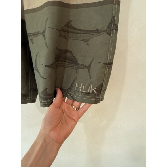 Huk Fishing Shorts Mens Large Performance Outdoor Stretch 34 Fish Beige Green - Picture 3 of 5